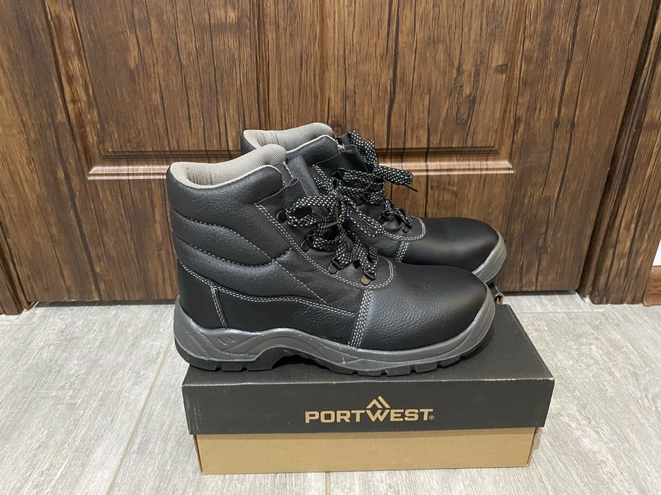 Продам рабочие спец ботинки