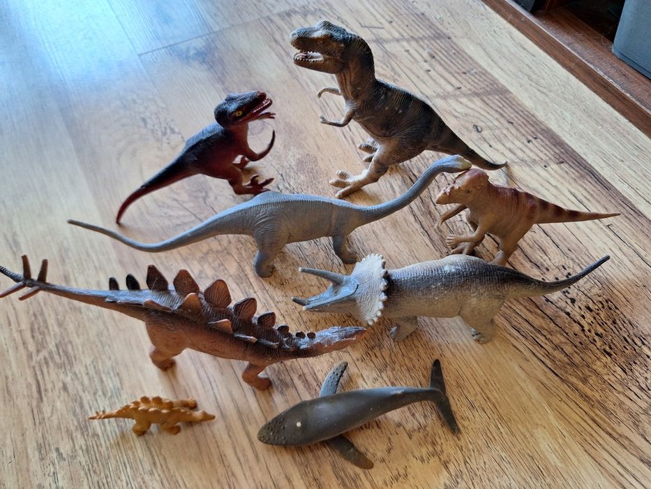 Играчки динозаври