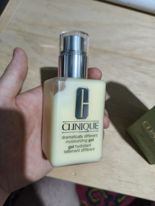 Clinique Dramatically Different Moisturizing жирная кожа Gel