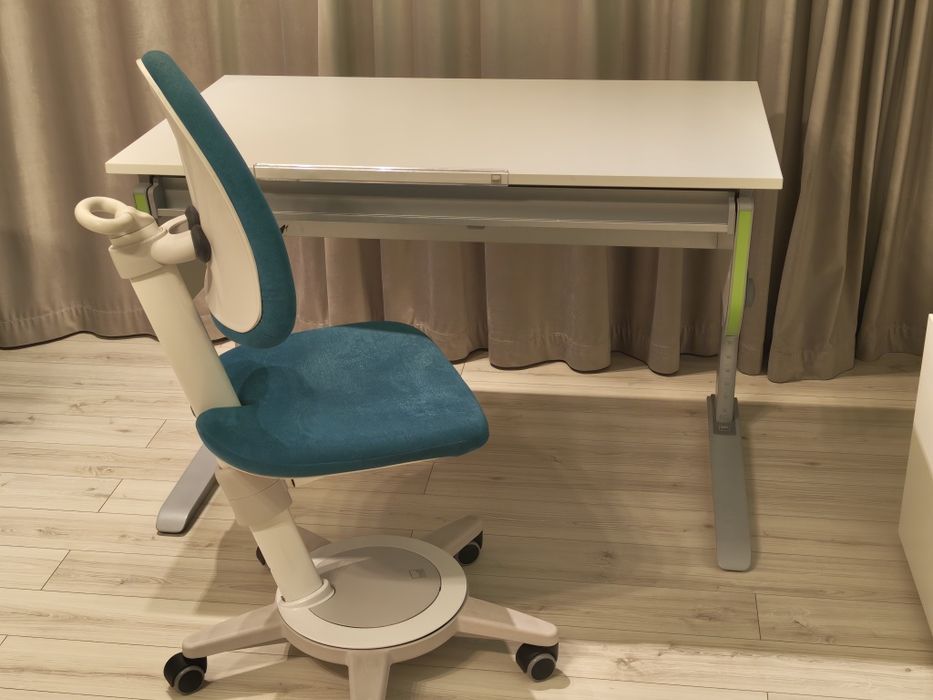 Vând set birou și scaun ergonomic Moll Joker – Stare impecabilă