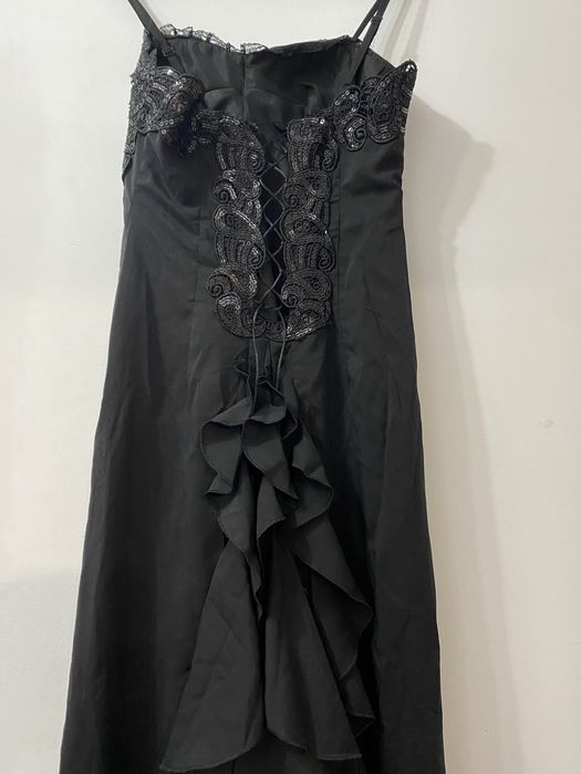 Платье черное с завязками