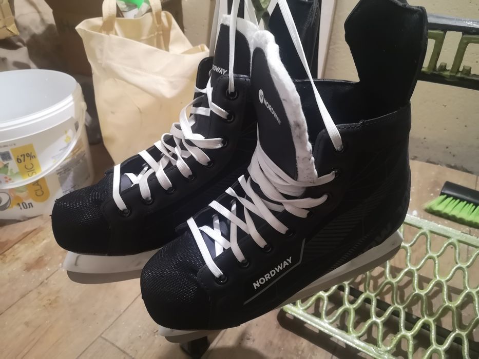 Продам коньки 40-41 размер