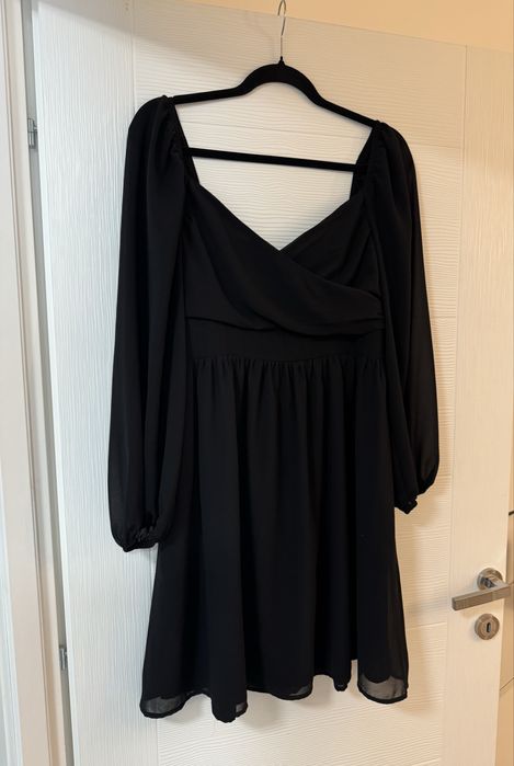 Rochie neagra cu maneca