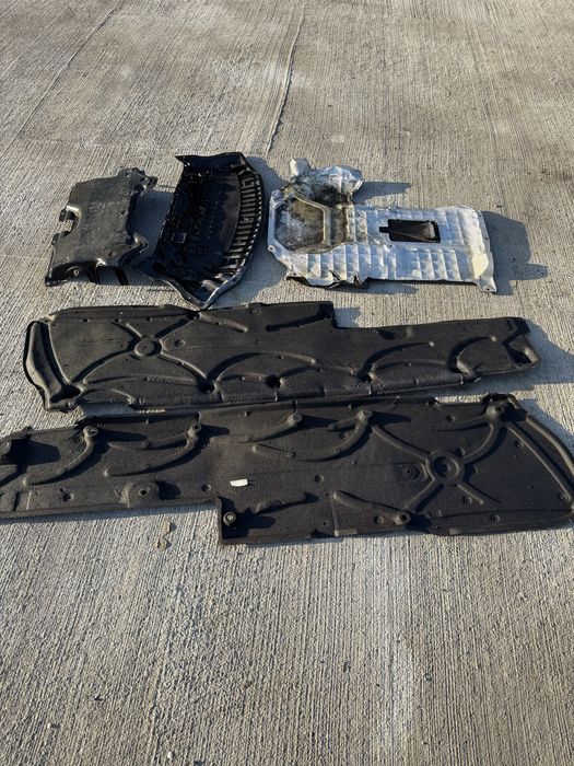 Scut motor cutie lateral Mercedes cls w218 metalic