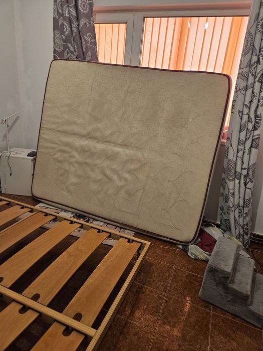 Pat dormitor stare buna,saltea,plus tablia patului.pret convenabil.nu trimit pachet!
