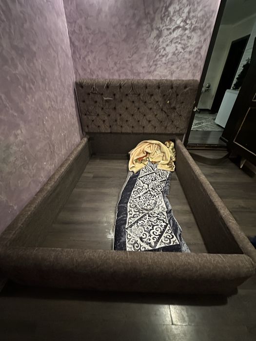 Продам кровать без матраса