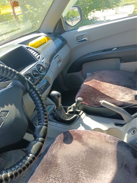 Автомобиль Митсубиси L200