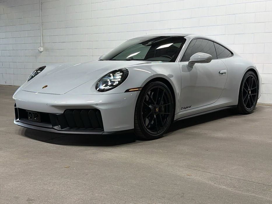 40% тулов билан Porsche 911 Carrera 4 GTS уз номизга