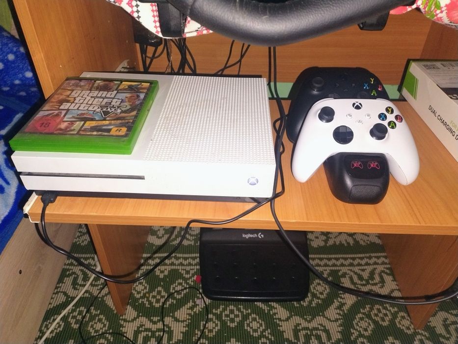 Vând Xbox one s cu fifa 23