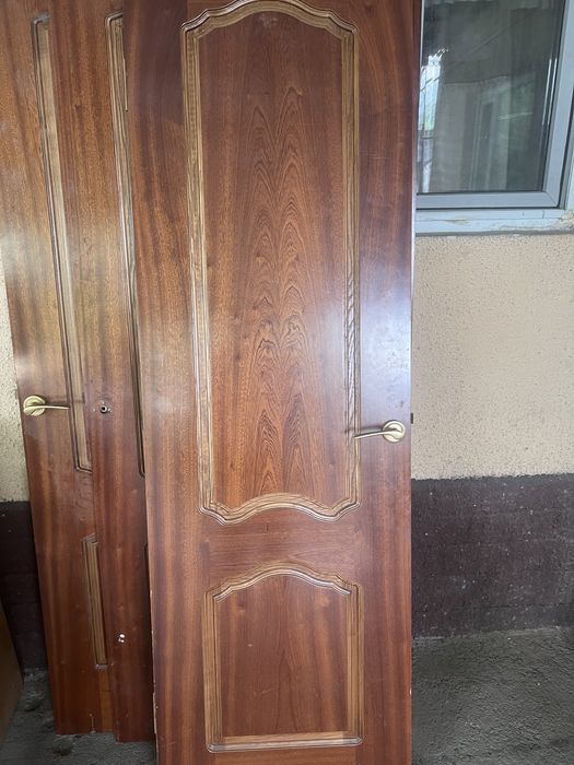 Продам три двери