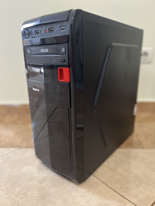 Sistem desktop PS echipat cu o carcasa SEGOTEP RACING carcasa Midtower
