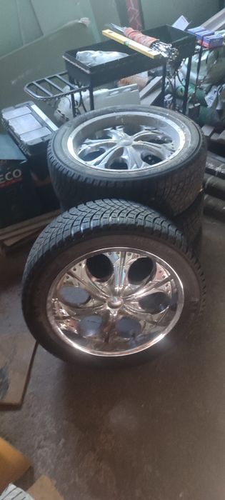 Продам диски с резиной R20 зима
