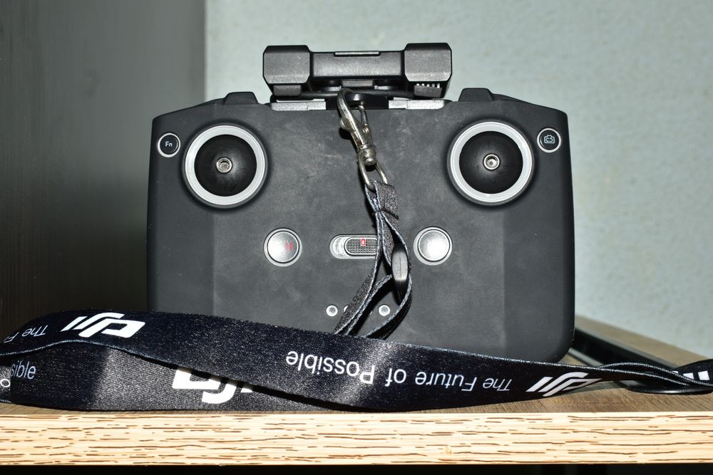 Vând baterii dronă și alte accesorii + drona pentru piese