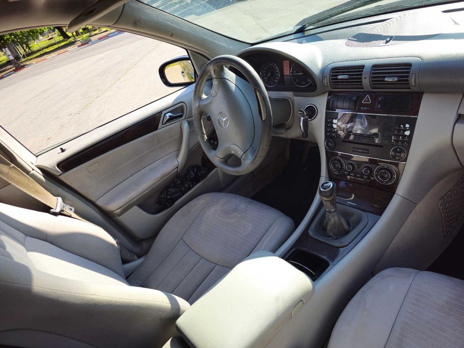 Арматурно табло горна, долна част Мерцедес Е клас Mercedes W 211 W 203