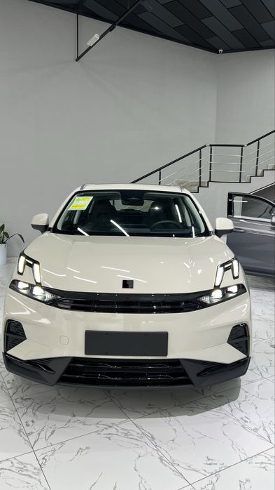 lynk con06 avtomobili