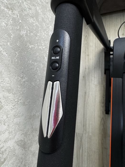 Продам Беговую дорожку Genau