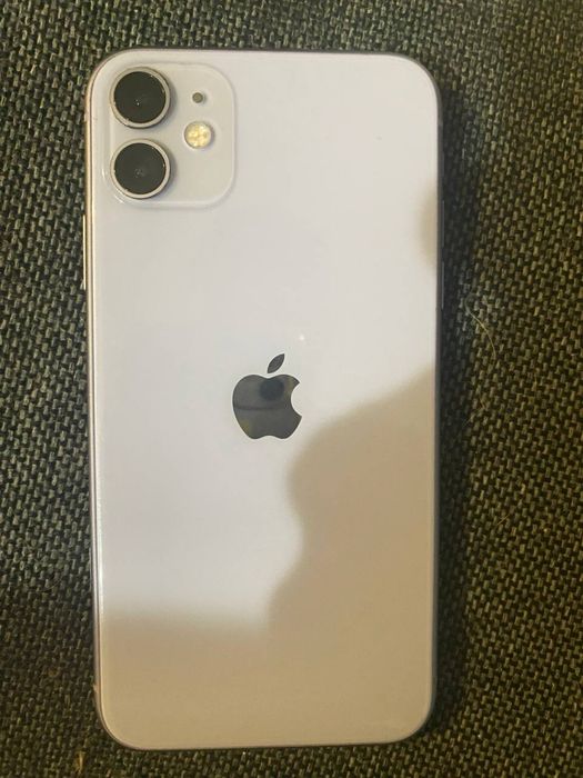 Айфон 11 в хорошем состоянии