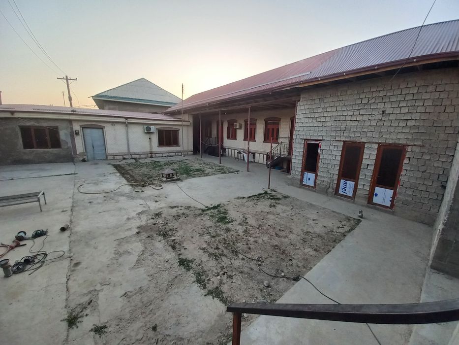 Уй жой бозор олдида