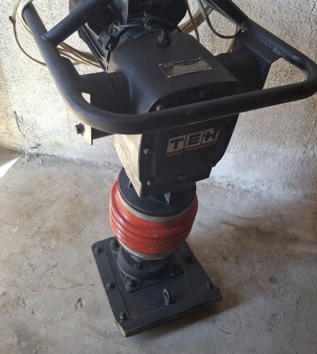 Продам трамбовку виброплита вибронога электрическая 220в