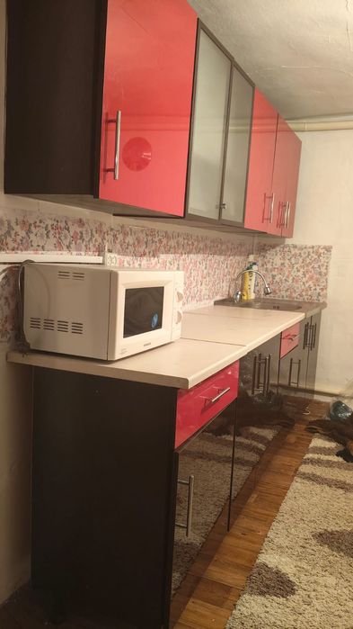 Стул стол и кухный ганитур