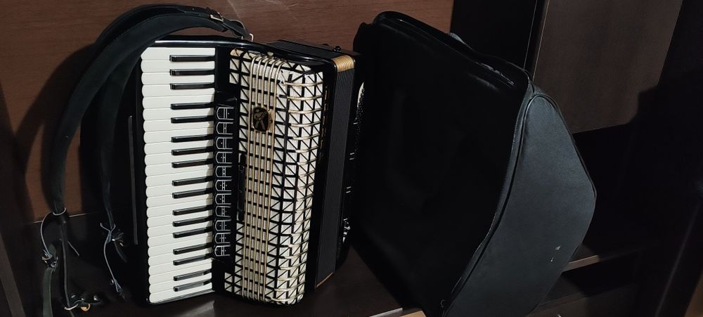 Vând Hohner Atlantic