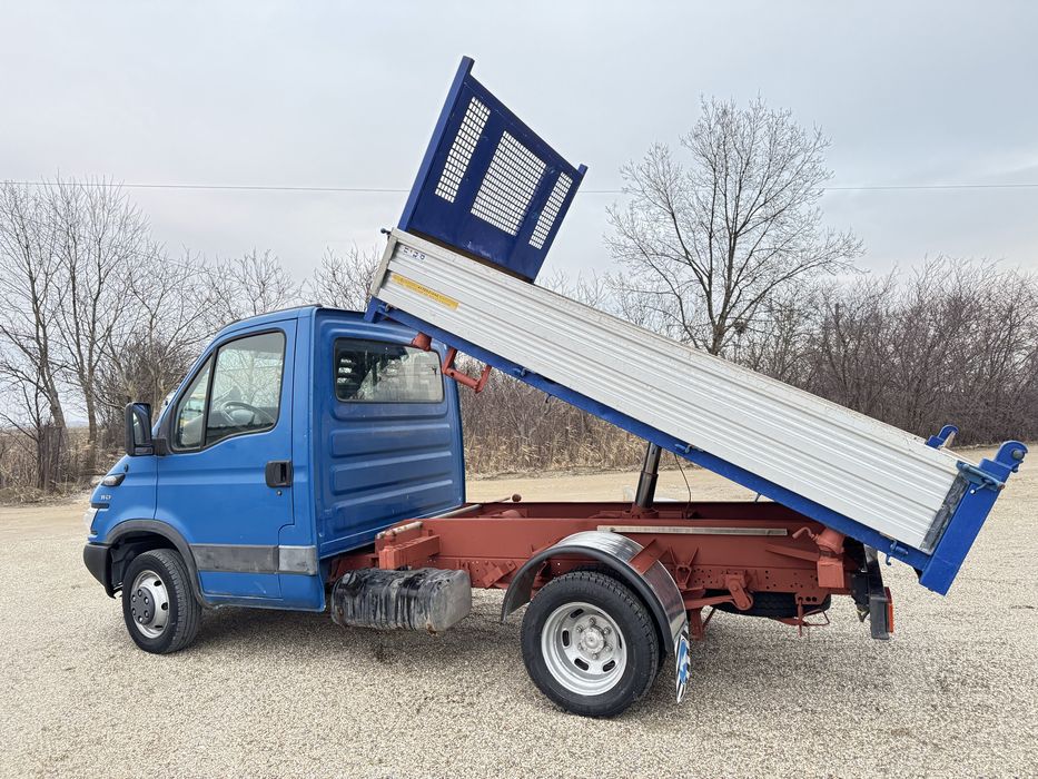 Iveco daily basculabil pe cutie .