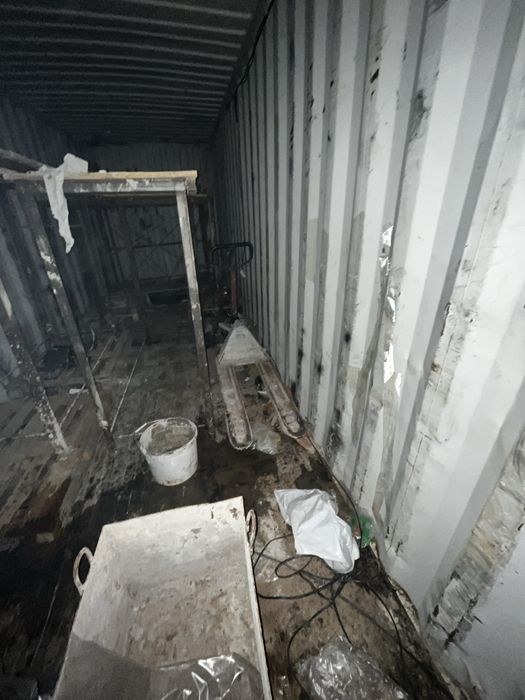 Продам контейнер и содержимое в нем