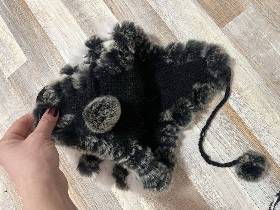 Шапка  с помпони чинчила