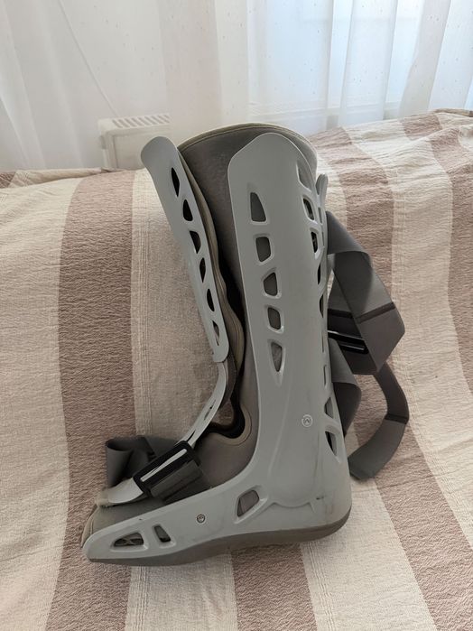 Orteză Aircast utilizată de câteva ori, stare foarte bună