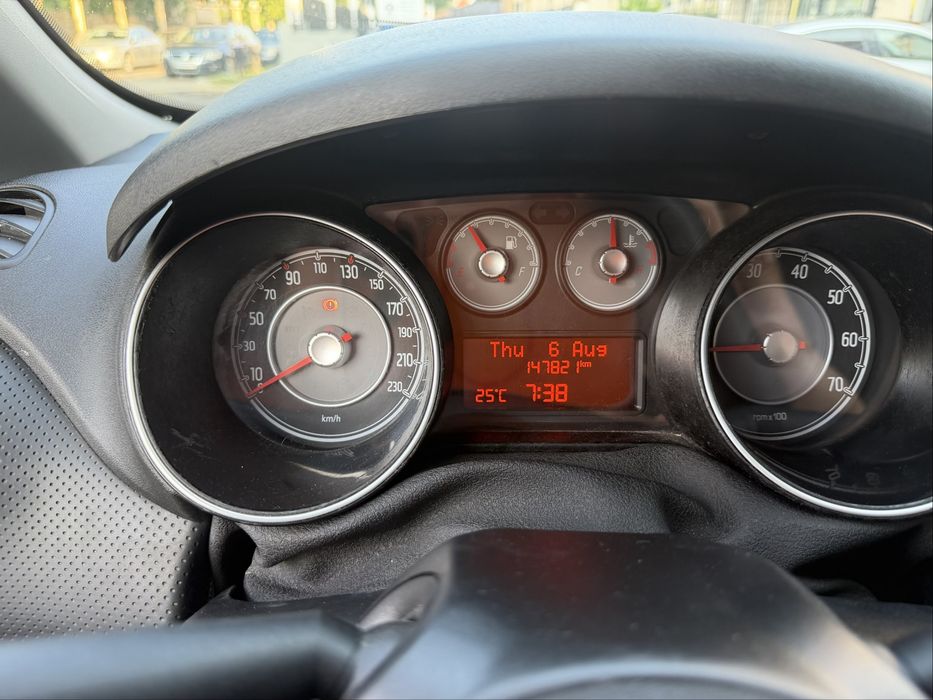Vând Fiat Punto, motor 1.2 benzină, 2011