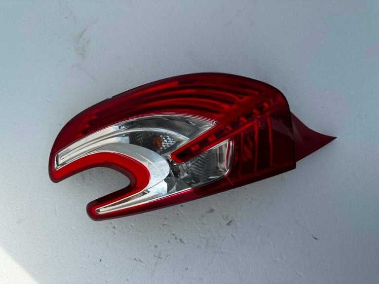 Lampa / Tripla stop stanga dreapta pe aripa Cod: 9672628380-02 9672628280-02 Peugeot 208 [2012 - 2016]