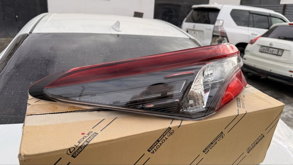 Задний фанарь на крыле левый камри 70