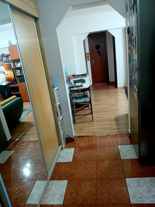 Vand apartament 2/3 camere Dristor str Rm Sărat