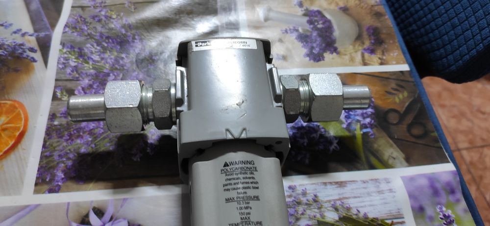 Electrovalva pneumatica cu placa de baza și regulator