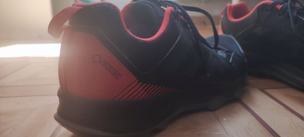 Кросовки Адидас goretex