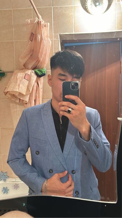 Продам новый красивый костюм