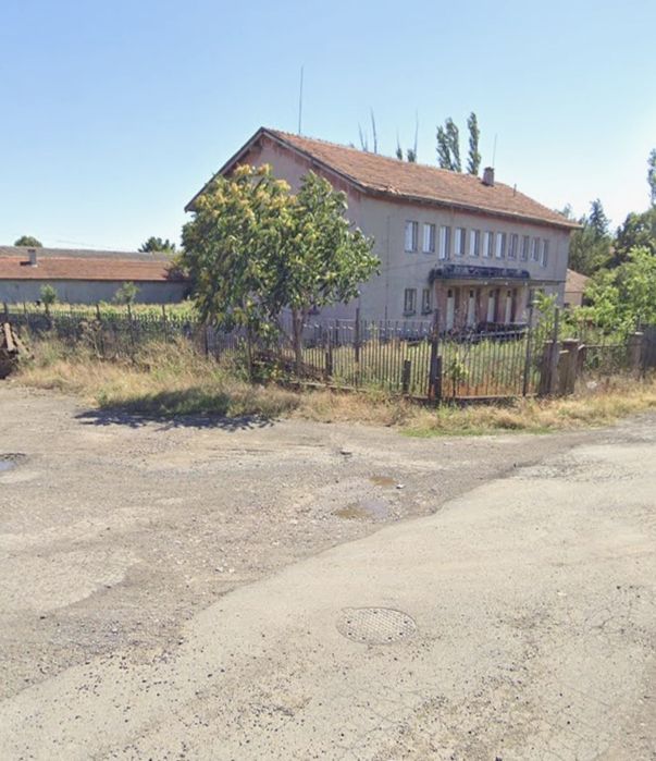 Промишлено помещение, 800 м2 на 2 етажа и двор 2000м2