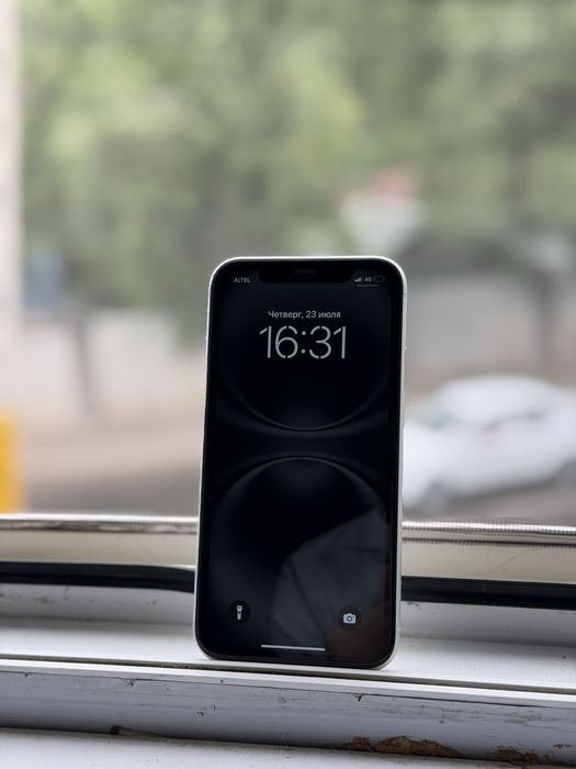 iPhone XR (128)