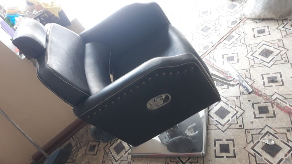 Островок и полки из ламинированного дсп. Водонагреватель  роял и кресл