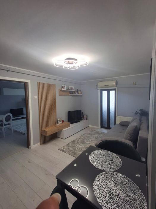 Inchiriez apartament strada Tineretului