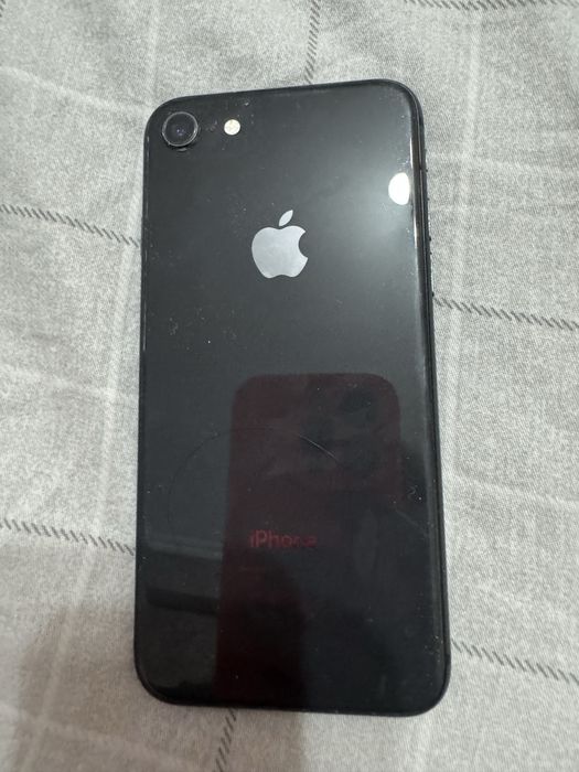 Продам телефон айфон 8