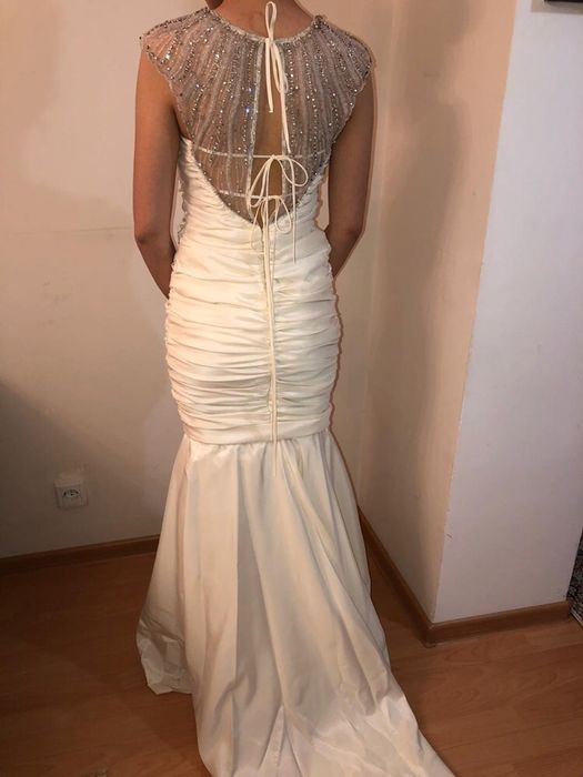 Красивое женское платье