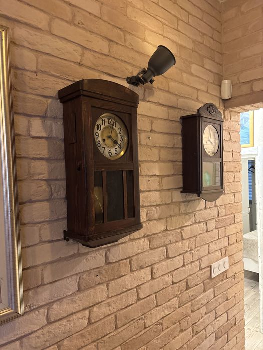 Стари стенни часовници с махало