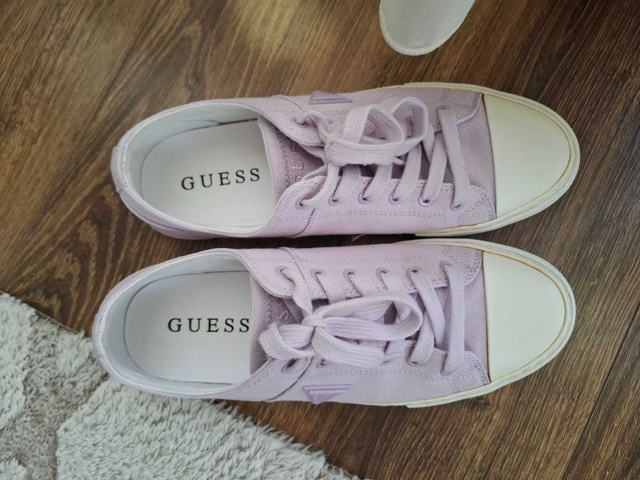 Кецове на марката Guess