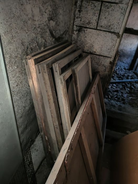 Отдам оконные рамы