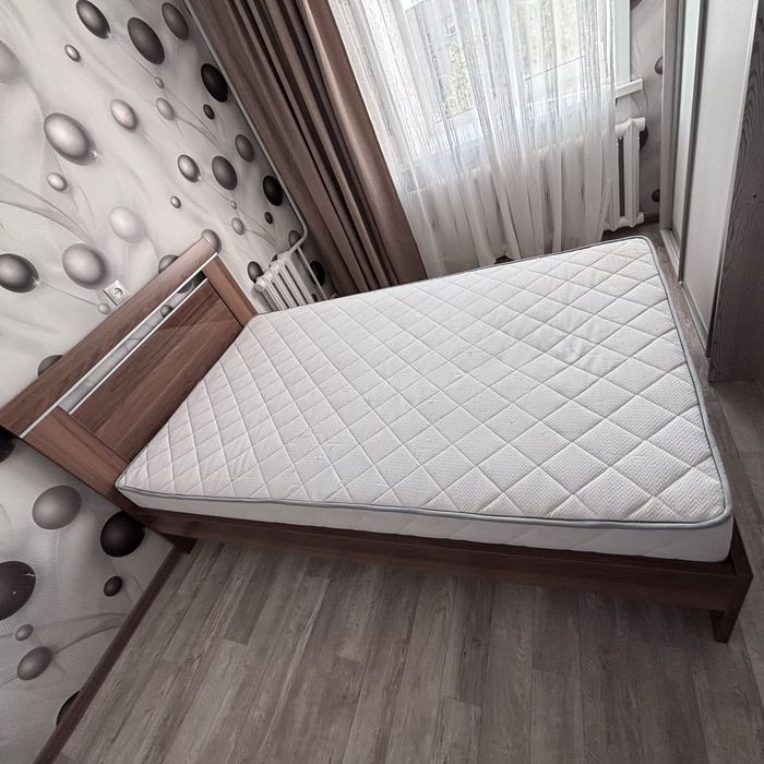 Двухспальная кровать