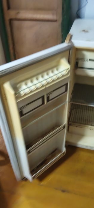 Холодильник работает