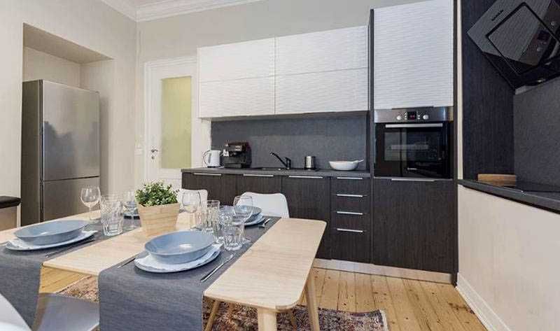 Дава се под наем Четиристаен апартамент в София, Център - 120 кв.м за 1020 € - Снимка #1