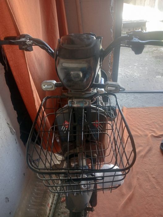 Скутер ск8  б/у  продам