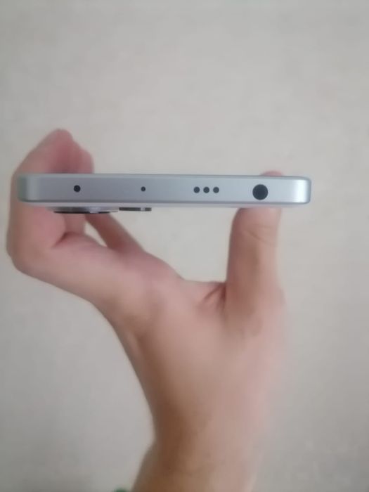 Продам Poco f5 12+4/256GB